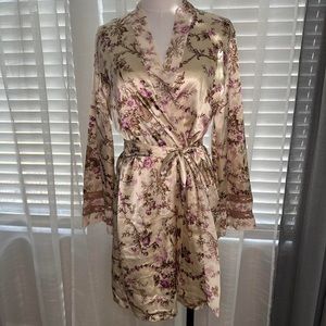Linea Donatella Women's Satin Finish Beige & Pink Floral Robe (Size M)